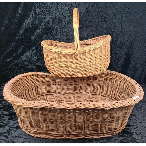 89 - Handy wicker shopping/display basket plus a large cat/small dog basket bed - approx W69cm.
