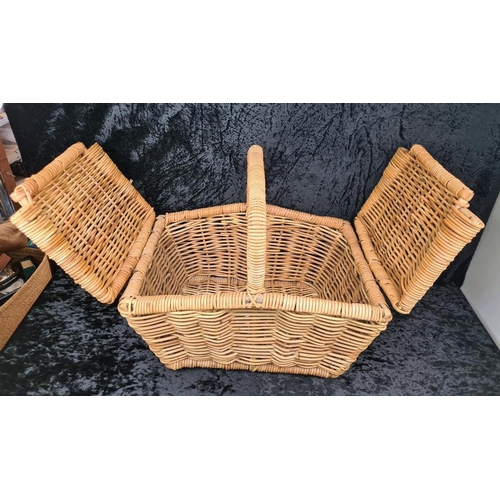 90 - Big and sturdy hamper wicker basket. Approx W55cm.
