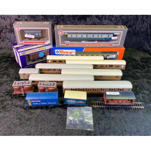 143 - Roco, Hornby and Dapol 00 gauge model carriages and goods wagons - five boxed and twelve unboxed - w... 