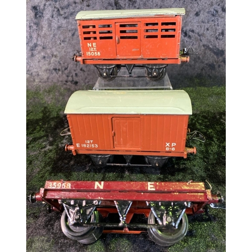 148 - Hornby 0 gauge Meccano NE and E goods wagons - 13 in total.
