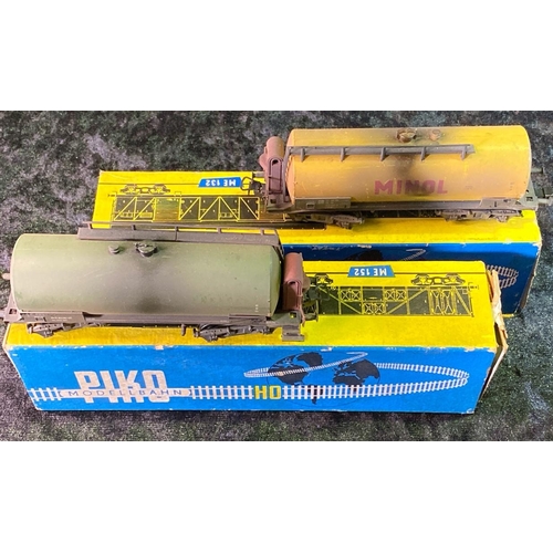 162 - Piko H0 gauge boxed engine BR66 and ten various boxed goods wagons.