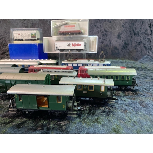 167 - Fleischmann 00 gauge models, three boxed goods wagons, 11 carriages and wagons, railbus and coach an... 