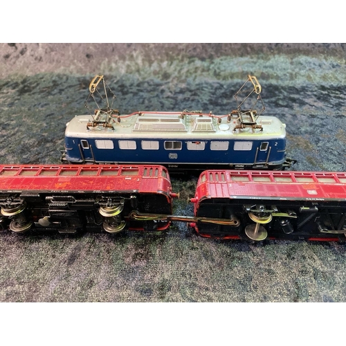 167 - Fleischmann 00 gauge models, three boxed goods wagons, 11 carriages and wagons, railbus and coach an... 