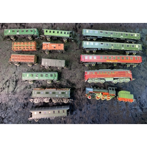 169 - H0 gauge models. Piko (seven wagons/carriages), Schect (three carriages), Gutzold (two engines) and ... 