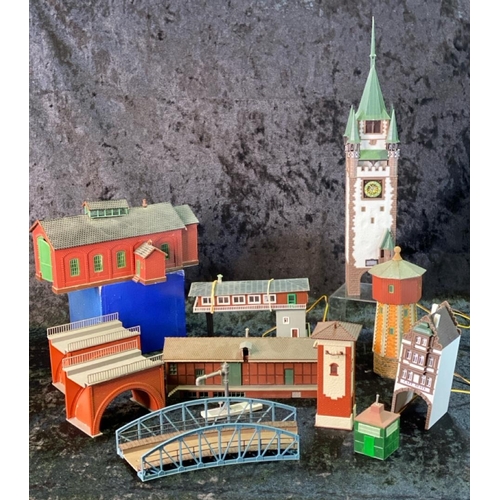 171 - H0 gauge plastic train layout models, German style, bridge, towers etc. Total 12 models.