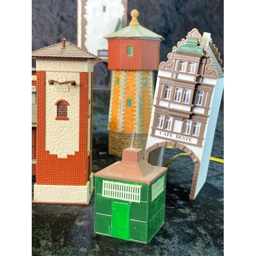 171 - H0 gauge plastic train layout models, German style, bridge, towers etc. Total 12 models.