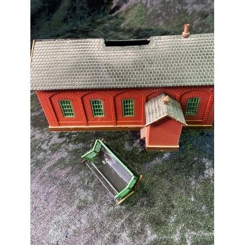 171 - H0 gauge plastic train layout models, German style, bridge, towers etc. Total 12 models.
