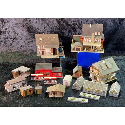 173 - H0 gauge plastic train layout models, German style, greenhouses, watermill and other industrial. Tot... 