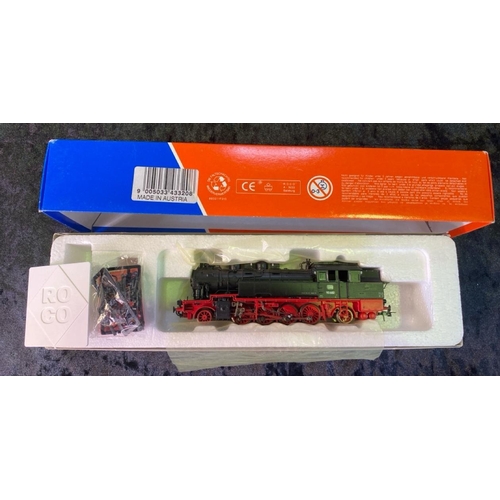 175 - Roco H0 Gauge boxed models - one 43302 steam engine and four carriages.