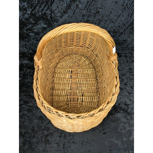 73 - Vintage oval wicker shopping basket - approx W42cm.