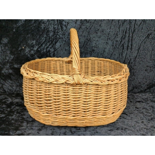 73 - Vintage oval wicker shopping basket - approx W42cm.