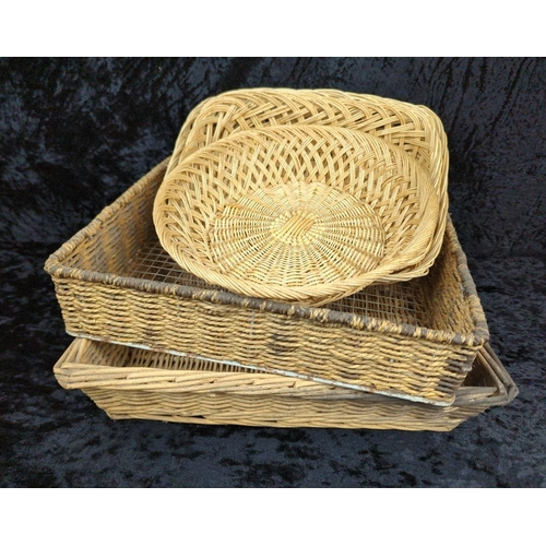 89 - Useful collection of wicker baskets, and a seagrass wire mesh tray.