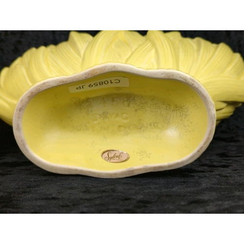 20 - Pair of pretty yellow 1940s SylvaC ‘Hyacinth’ mantel planters. Each approx H17 x W26cm.