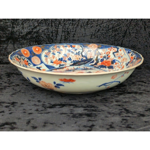 51A - Large antique 18th century Edo-period Japanese Imari porcelain charger bowl, with distinctive spur m... 