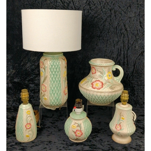 55 - Matching set of vintage lamps and a jug by H J Wood, Burslem, Staffordshire. Tallest approx H32cm, n... 