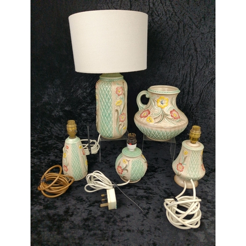 55 - Matching set of vintage lamps and a jug by H J Wood, Burslem, Staffordshire. Tallest approx H32cm, n... 