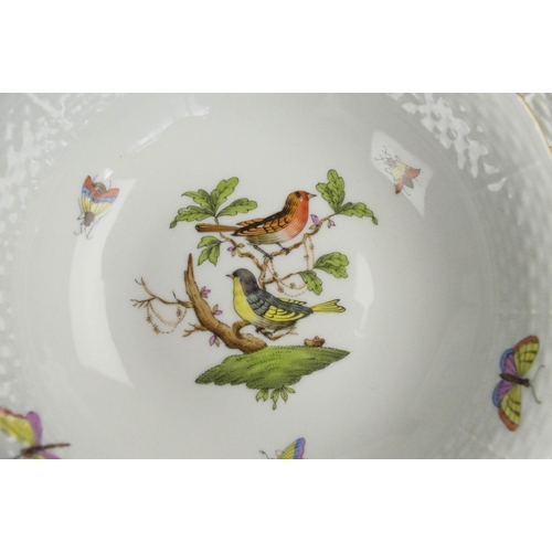 424 - HEREND 'ROTHSCHILD BIRD' PART SERVICE, comprising 14 pieces, including plates, bowls, tureen serving... 