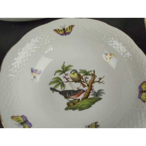 424 - HEREND 'ROTHSCHILD BIRD' PART SERVICE, comprising 14 pieces, including plates, bowls, tureen serving... 