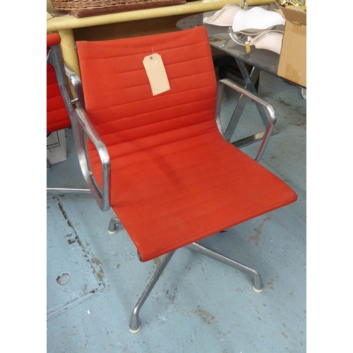 26 - HERMAN MILLER ALUMINIUM GROUP CHAIR BY CHARLES AND RAY EAMES, 83cm H.
