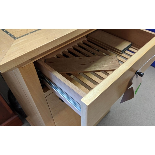 401 - HUMIDOR, bespoke made, in tiger maple veneer, having a resting lid with cigar box decoration above, ... 