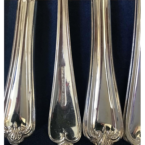 442 - CUTLERY, United cutlers, Sheffield, 'Jesmond' silver plated 12 place 10 piece settings (in cutlery b... 