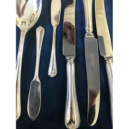 442 - CUTLERY, United cutlers, Sheffield, 'Jesmond' silver plated 12 place 10 piece settings (in cutlery b... 