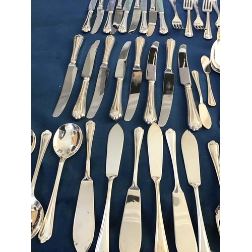 442 - CUTLERY, United cutlers, Sheffield, 'Jesmond' silver plated 12 place 10 piece settings (in cutlery b... 