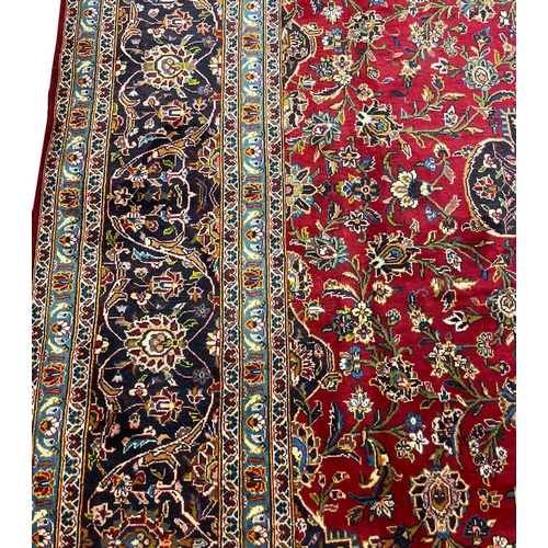 325 - FINE PERSIAN KASHAN CARPET, 417cm x 297cm.