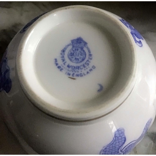 182 - DINNER SERVICE, English, fine bone China, Royal Worcester, Blue Dragon pattern, 12 place, 5 piece, a... 
