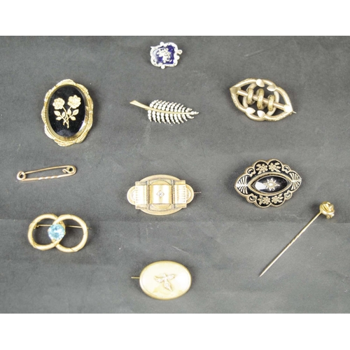 86 - COLLECTION OF BROOCHES, gilt and yellow metal, one set with a 0.15ct diamond on a mourning brooch, a... 