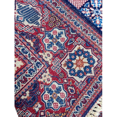 124 - ANTIQUE KASHAN RUG, 207cm x 140cm.