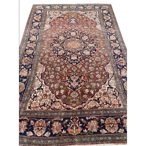 117 - PERSIAN ISPHAHAN DESIGN RUG, 220cm x 140cm.