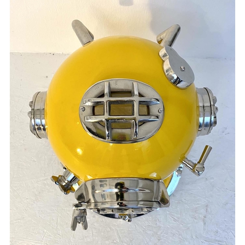 530 - DISPLAY DIVING HELMET, 46cm x 46cm x 45cm, decorative reproduction US navy design, contemporary lacq... 