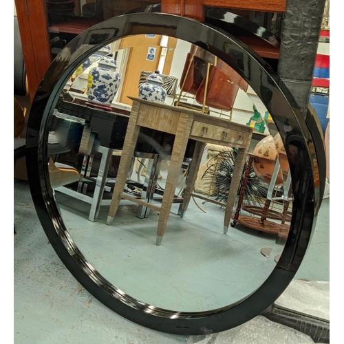 610 - CIRCULAR WALL MIRROR, 100cm diam., with a bevelled plate.