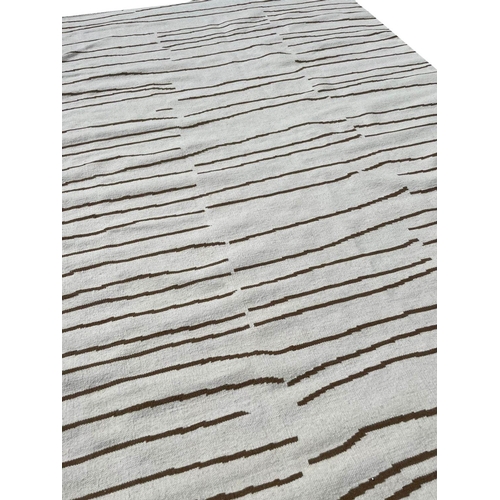 91 - CONTEMPORARY FLATWEAVE CARPET, 305cm x 200cm.