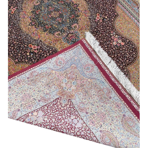 89 - FINE QUM DESIGN SILK CARPET, 300cm x 200cm.