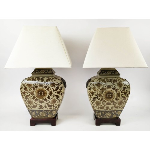 537 - TABLE LAMPS, a pair, 56cm H, Chinese export style ceramic, with shades. (2)