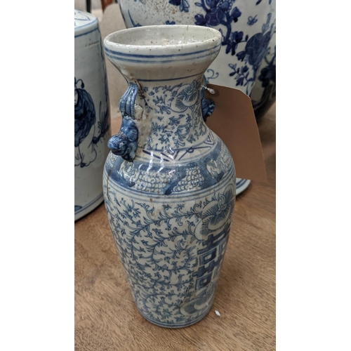 319 - CHINESE EXPORT STYLE BLUE AND WHITE CERAMICS COLLECTION, six different items, 46cm at the tallest. (... 