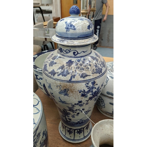 319 - CHINESE EXPORT STYLE BLUE AND WHITE CERAMICS COLLECTION, six different items, 46cm at the tallest. (... 