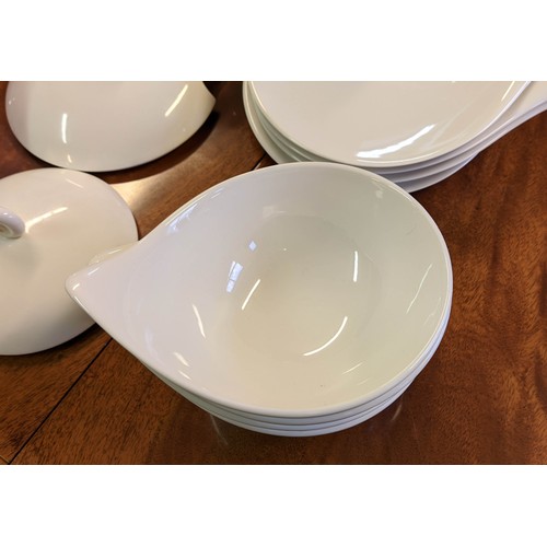 32 - VILLEROY AND BOCH 'FLOW' PART DINNER SERVICE, white porcelain including ten plates, ten bowls. (Qty)