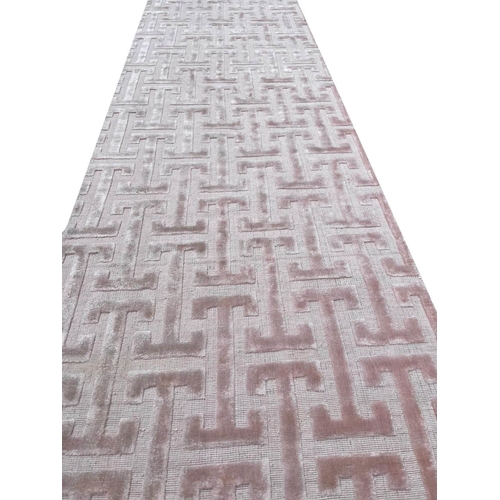 105 - CONTEMPORARY ART DECO DESIGN RUNNER, 400cm x 80cm.