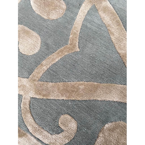 93 - THE RUG COMPANY CARPET, 315cm x 210cm, silk and wool.