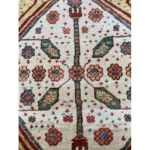 94 - VINTAGE SERAPI RUNNER, 470cm x 103cm.