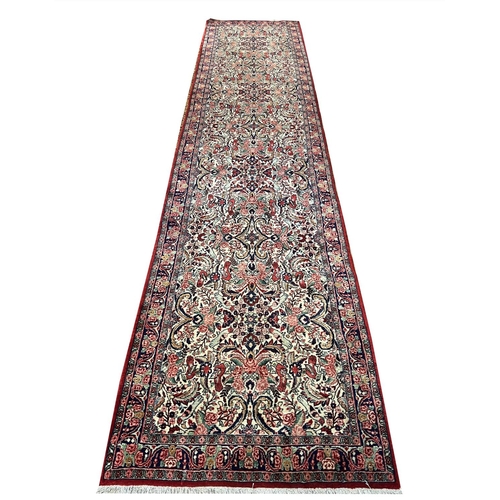 100 - QUM RUNNER, 416cm x 96cm.