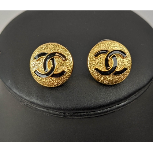 8 - CHANEL GOLD CC LOGO NECKLACE AND BLACK CC LOGO STUD EARRINGS. (3)