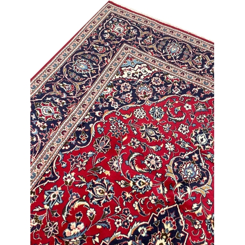 89 - FINE KASHAN CARPET, 300cm x 200cm.