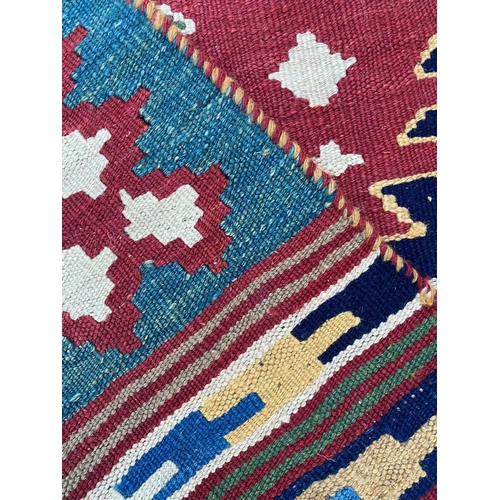 94 - QASHQAI KILIM, 290cm x 210cm.