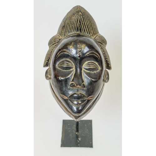 27 - PUNU MASK, Gabon. 50cm H.