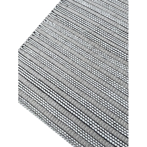 63 - CONTEMPORARY FLATWEAVE CARPET, 300cm x 200cm.