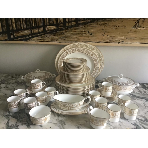 195 - DINNER SERVICE, English fine bone china, Hyde park, 12 place, 5 piece settings, approx 68 pieces. (Q... 